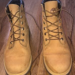 Used Timberland Women’s 6 Inch Waterproof Boots
